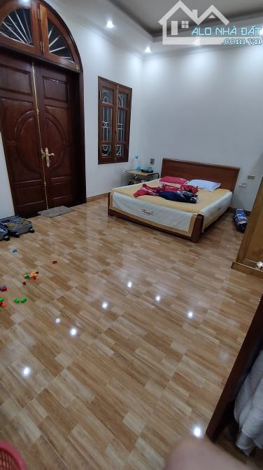 Chủ bán nhà mặt phố ĐỘI CẤN Đội Nhân 5T lô góc 2 ngõ mặt ô tô 49m2 10 TY - 1