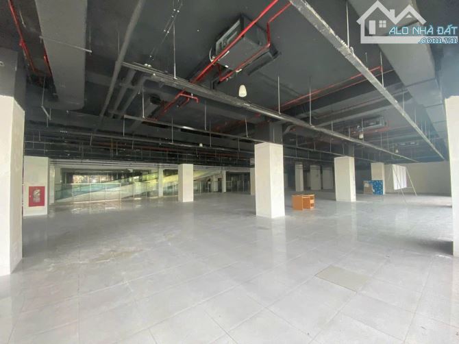 Cho thuê 3000m2 tầng 2 riêng biệt Giải Phóng làm mọi mô hình, giá siêu rẻ.