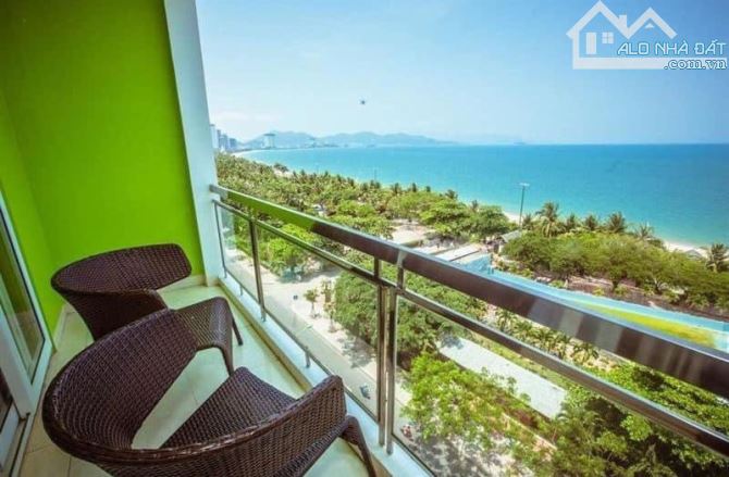 Bán khách sạn mặt tiền đường Trần Phú chỉ 98 tỉ