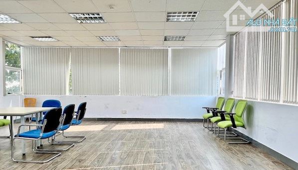 Cần bán gấp nhà mặt tiền Nam Kỳ Khởi Nghĩa, Bến Nghé, Quận 1, 8x19m, 140 tỷ