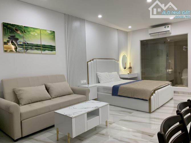 Tôi cần bán căn hộ Gold Coast ngay biển Trần Phú - Căn 2 phòng ngủ và studio giá 2,35 tỷ