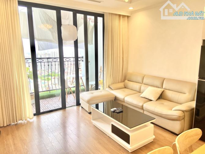 chủ cho thuê căn 3 ngủ chung cư Rose Town (3n, 92 m2, giá 10T),