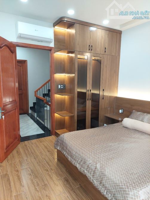 Bán gấp nhà MT Cư Xá Nguyên Hồng ,P.11,BT 4x18 nhà 4T giá 12.5 tỷ - 1