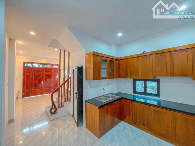 Bán nhà 5 tầng khu phân lô QĐ Hoàng Văn Thái Dt 38m2 Mt 4m Giá 4,5 tỷ - 2