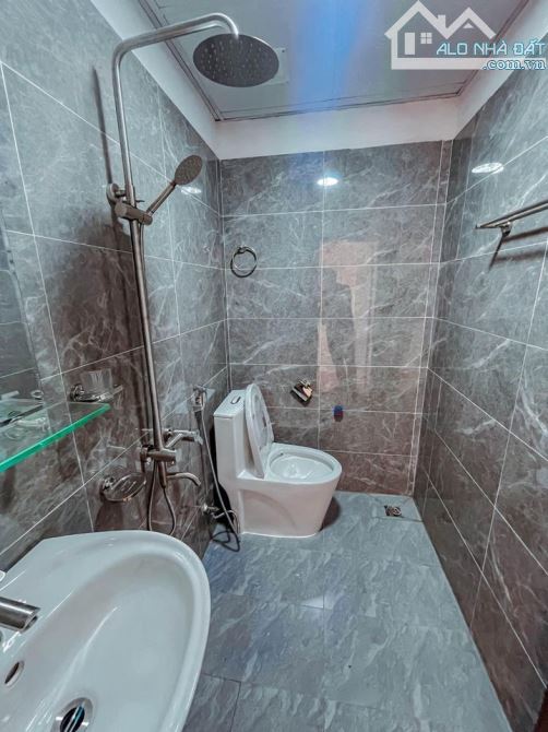 Bán nhà 5 tầng khu phân lô QĐ Hoàng Văn Thái Dt 38m2 Mt 4m Giá 4,5 tỷ - 4