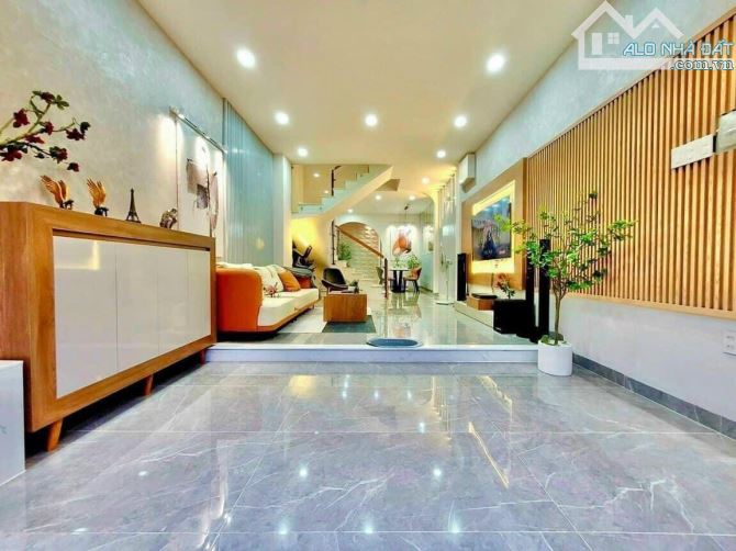 Nhà MT Tỉnh Lộ 10 mới xây 3 lầu, chủ ngợp ngân hàng bán nhanh giảm giá sâu 6,3 tỷ còn bớt