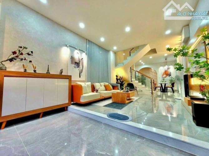 Nhà MT Tỉnh Lộ 10 mới xây 3 lầu, chủ ngợp ngân hàng bán nhanh giảm giá sâu 6,3 tỷ còn bớt - 1