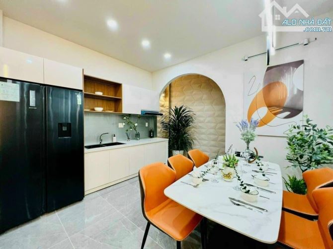 Nhà MT Tỉnh Lộ 10 mới xây 3 lầu, chủ ngợp ngân hàng bán nhanh giảm giá sâu 6,3 tỷ còn bớt - 2