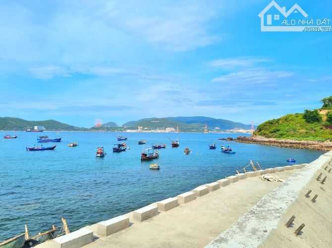Bán đất cách biển Nha Trang hơn 100m. Diện tích lớn phù hợp xây dựng khách sạn, biệt thự..