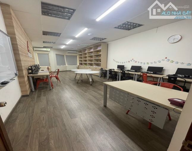 Cho thuê văn phòng đầy đủ dịch vụ, nội thất giá rẻ tại Quận 1 - 5