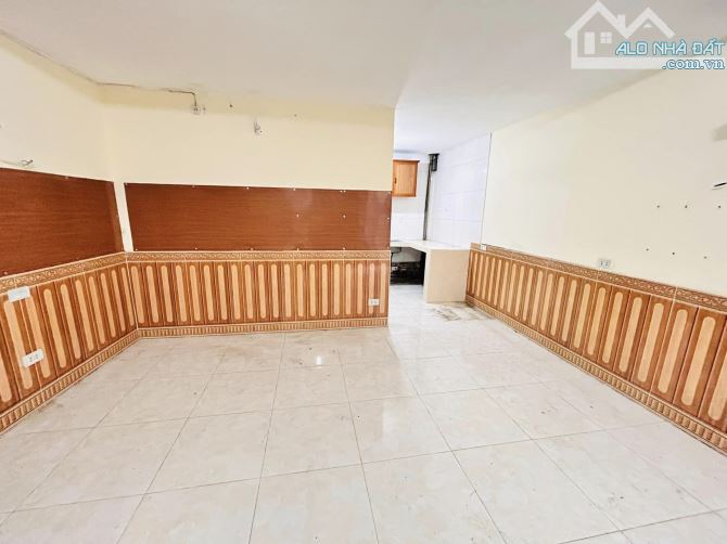 Bán nhà Vĩnh Hưng, Hoàng Mai 30m2 x 2 tầng, nhỉnh 1 tỷ - vị trí đắc địa - full công năng