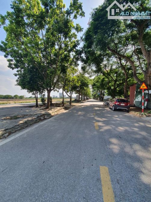 Bán đất X2A - Yên Sở, phân lô vỉa hè ô tô tránh, lô góc thoáng 3 mặt, 80m2 mặt tiền 5.3m