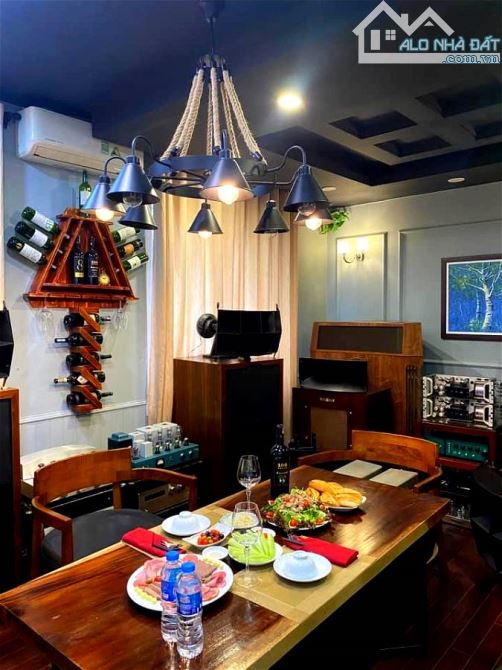 Bán Nhà khu vực Hàng Chuối, DT 75m x 5 tầng, mặt tiền 8.3m, ô tô đỗ cửa