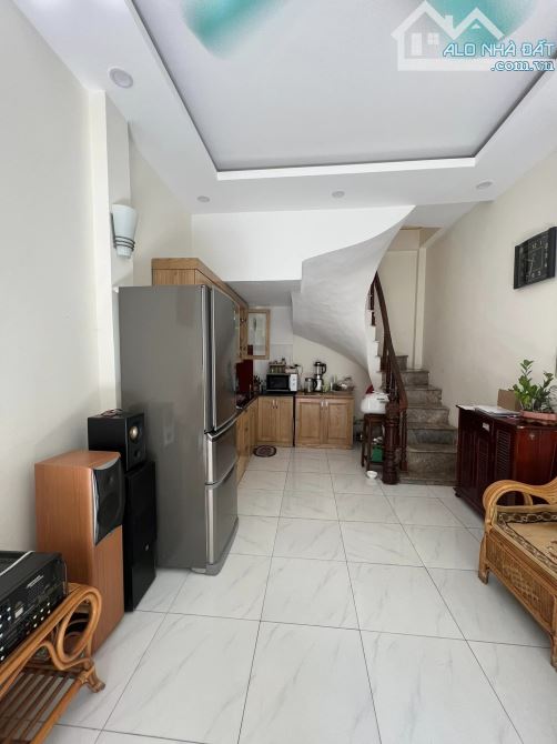 Bán nhà Hoàng Mai 25m2 x 4 tầng, tặng full nội thất 200 triệu, khu an ninh, dân trí cao