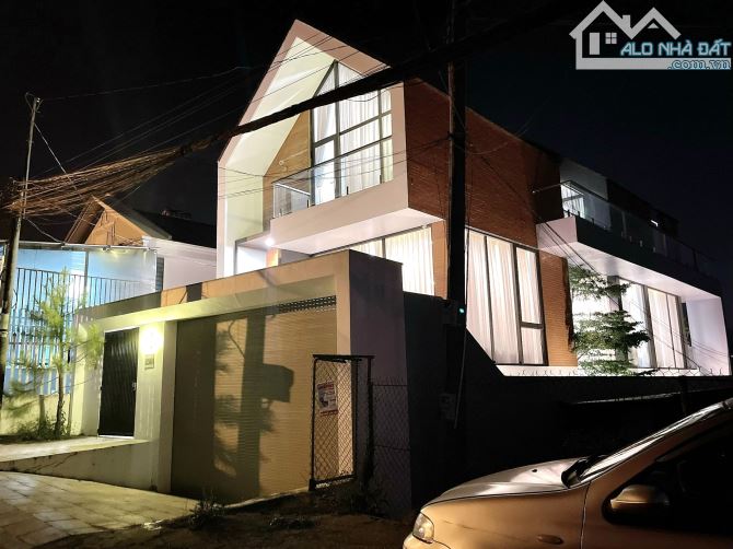 HẠ 5TY BÁN GẤP CĂN VILLA MẶT TIỀN ĐƯỜNG LÝ NAM ĐẾ P8 ĐÀ LẠT 200M2 CHỈ 17TY - 5