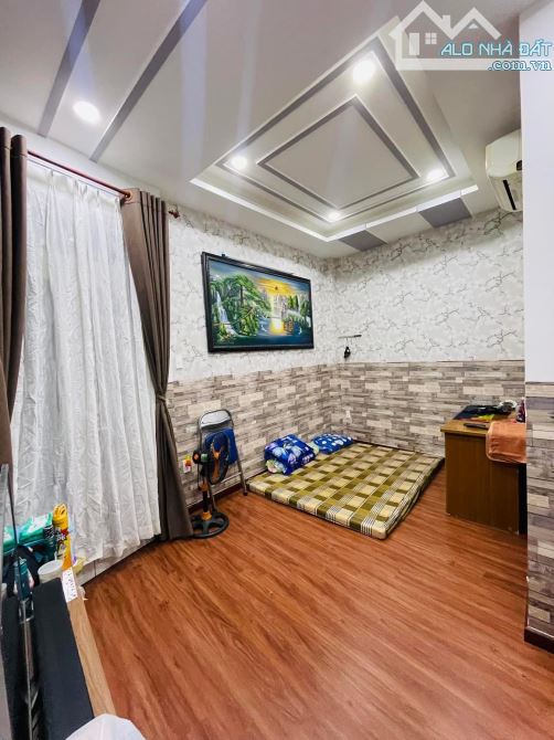 Bán nhà Bùi Đình Tuý, HXH, 30m2, nhà 5 tầng , nội thất đẹp