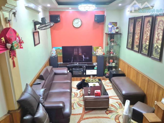 CỰC HIẾM! Nhỉnh 3 tỷ, nhà đẹp 30m2 x 4 tầng, Nguyễn Khoái, SĐCC, ô tô đỗ cách 10m