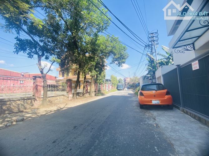 Nhà 2 tầng mặt kiệt ô tô phường An Đông - nội thất gỗ cao cấp giá rẻ - 1