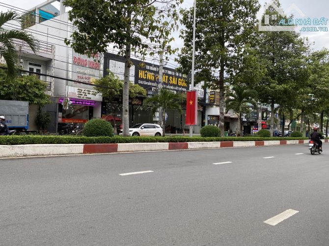 BÁN Mặt tiền Đồng Khởi  Vị trí đẹp  650m2 full Thổ cư
