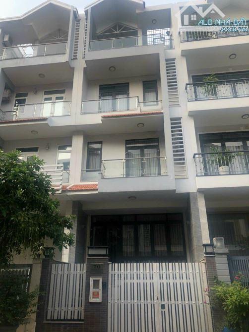 Bán nhà mới, đẹp, hầm, 3 lầu, có thang máy, DT 5x20m, giá 22,5 tỷ, KDC Him Lam, p.Tân Hưng