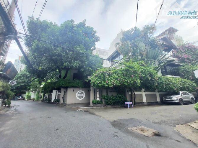 Biệt Thự 2 MT khu Sân Bay. 13x30m(325m2). 3 lầu. tặng hết nội thất cao cấp. Giá bán 60 tỷ