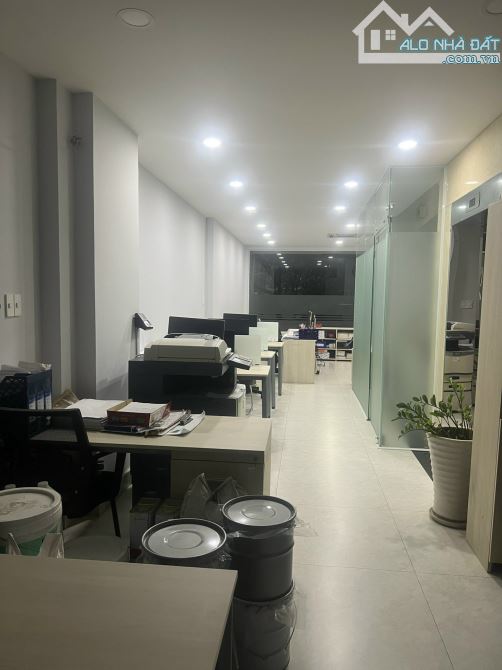 Bán nhà mới, đẹp, hầm, 3 lầu, có thang máy, DT 5x20m, giá 22,5 tỷ, KDC Him Lam, p.Tân Hưng - 3