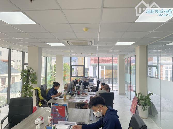 Ưu đãi lớn tháng 9 VP full nội thất, 150m2. Tòa nhà cao cấp, sang trọng. MT Ung Văn Khiêm - 1