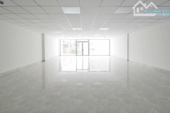 VP 200 - 500m2, Quận 1. Sang trọng lót thảm mới. Setup full nộ thất mới, có phòng họp! - 1