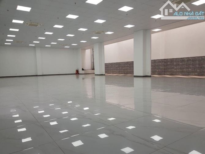 Mới trống MB tầng trệt sàn 500m2, tòa nhà mới xây 86A Cửu Long, khu sân bay Tân Bình. - 2