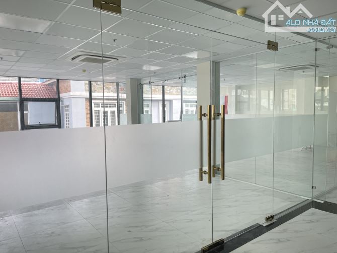 Ưu đãi lớn tháng 9 VP full nội thất, 150m2. Tòa nhà cao cấp, sang trọng. MT Ung Văn Khiêm - 2