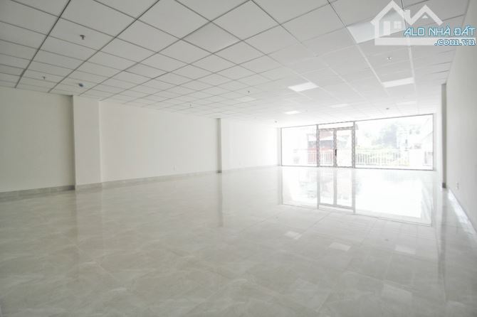 VP 200 - 500m2, Quận 1. Sang trọng lót thảm mới. Setup full nộ thất mới, có phòng họp! - 2