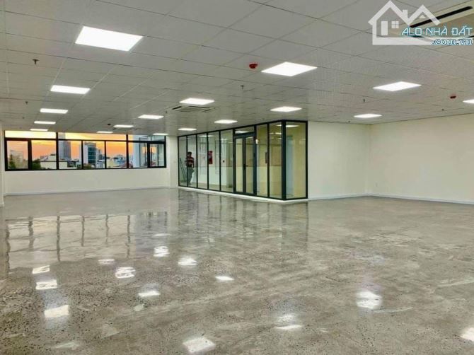 Cho thuê sàn VP tòa nhà CMT8, TB. DT sàn 250m2 lầu 2, 350m2 lầu 5 - 3