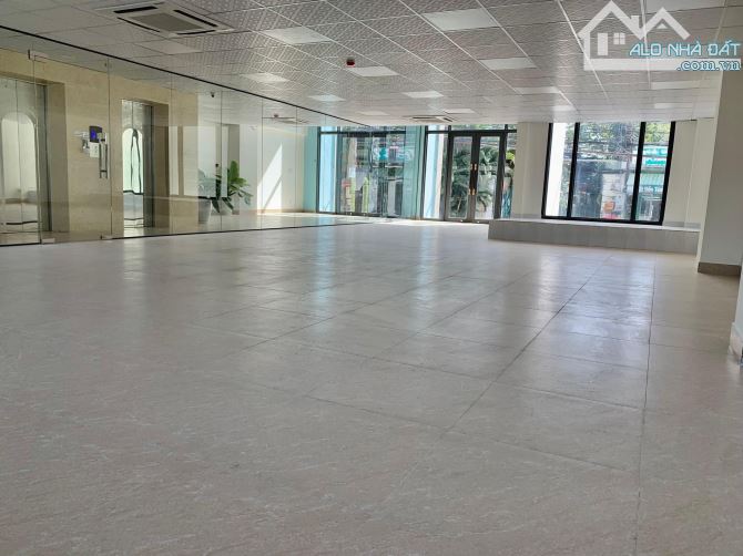 Cho thuê văn phòng giá rẻ mới xây đường Lam Sơn, 450m2/80 triệu có thang máy cao cấp - 3