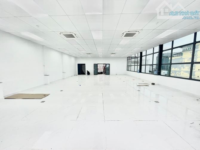 Cho thuê văn phòng 150m2. Vị trí 2MT đường D5, P25, BT. Tòa nhà sang trọng hiện đại - 3