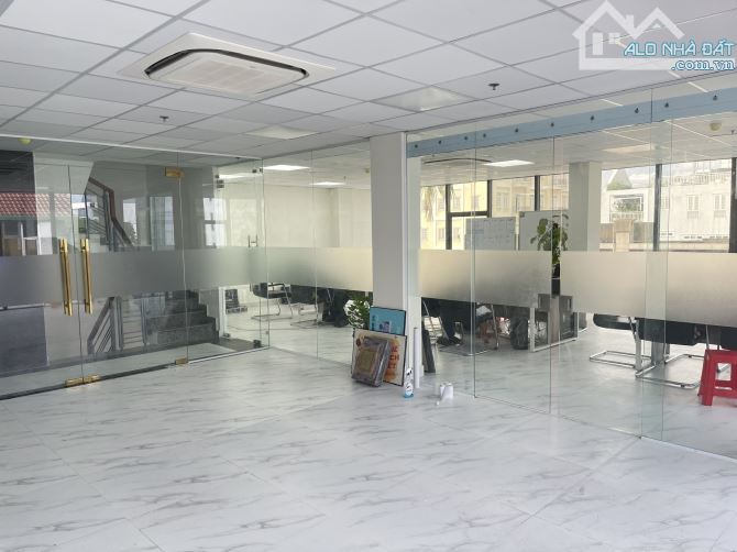 Ưu đãi lớn tháng 9 VP full nội thất, 150m2. Tòa nhà cao cấp, sang trọng. MT Ung Văn Khiêm - 4