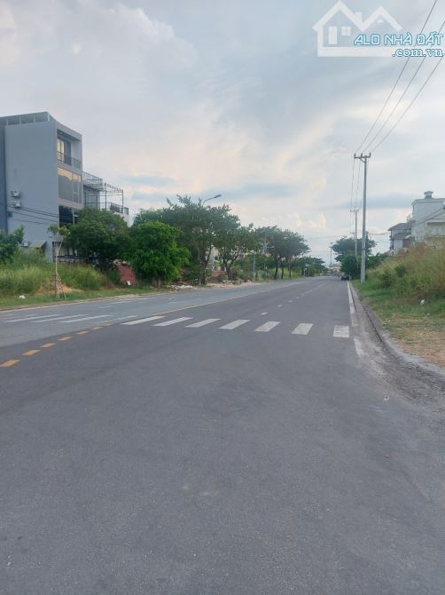 Bán Đất Sơn Trà, Lô Góc, Đường 15m, DT 300m2, MT 12m, Giá Đầu Tư