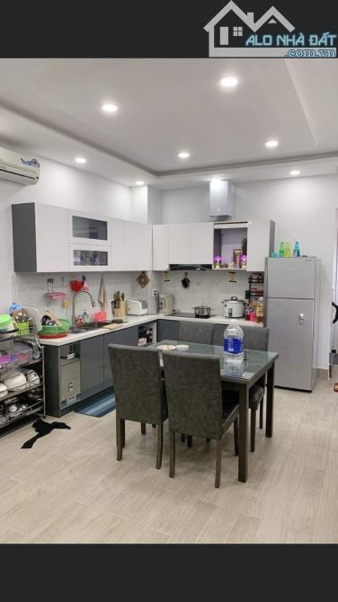 Bán nhà đẹp 4 tầng vị trí đắc địa đường Núi Thành quận Hải Châu TP Đà Nẵng.