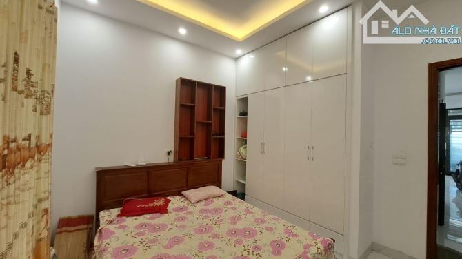Bán nhà mặt phố mặt tiền rộng giá rẻ quận Hoàn Kiếm
