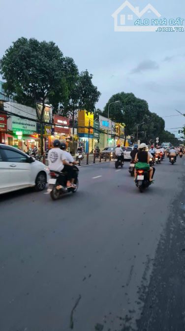 CHO THUÊ NGUYÊN CĂN MẶT TIỀN NGUYỄN OANH LÀM QUÁN ĂN NHẬU, SHOWROOM