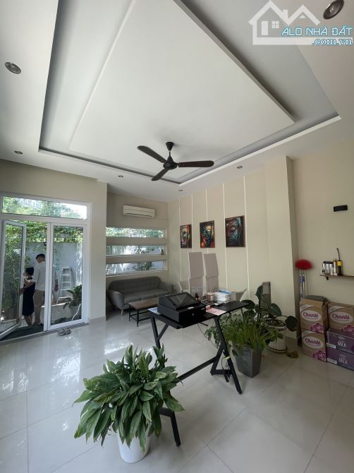 Biệt thự 211Bis Nguyễn Văn Hưởng, khu Thảo Điền, Q2. DT 550m2, giá 130 tỷ - 2