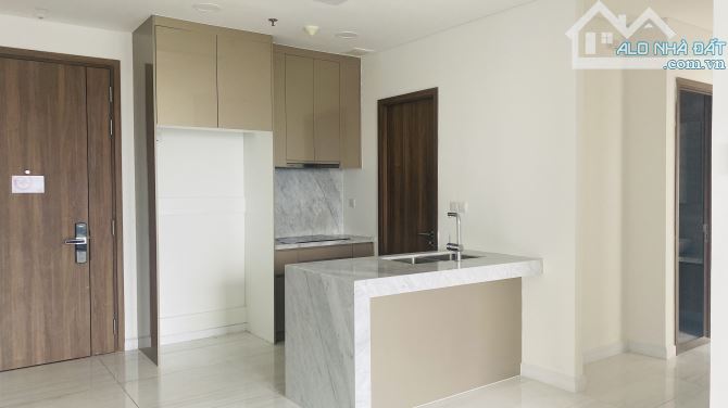 Cho thuê căn 2PN KINGDOM101 có nội thất CB giá 17triệu -78m2 view Đông - 3