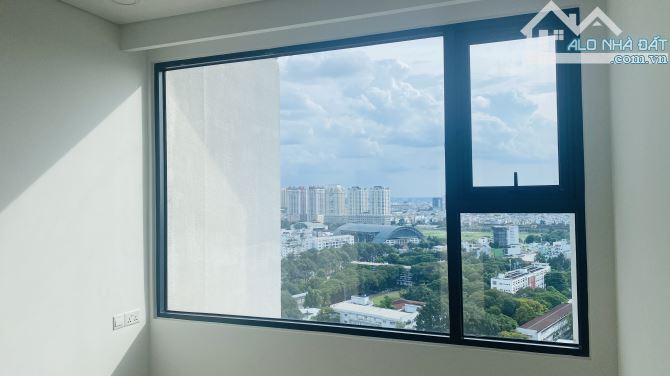 Cho thuê căn 2PN KINGDOM101 có nội thất CB giá 17triệu -78m2 view Đông - 5