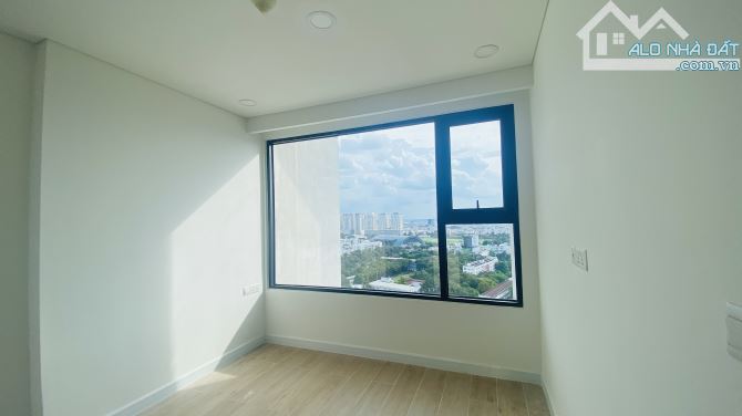 Cho thuê căn 2PN KINGDOM101 có nội thất CB giá 17triệu -78m2 view Đông - 6