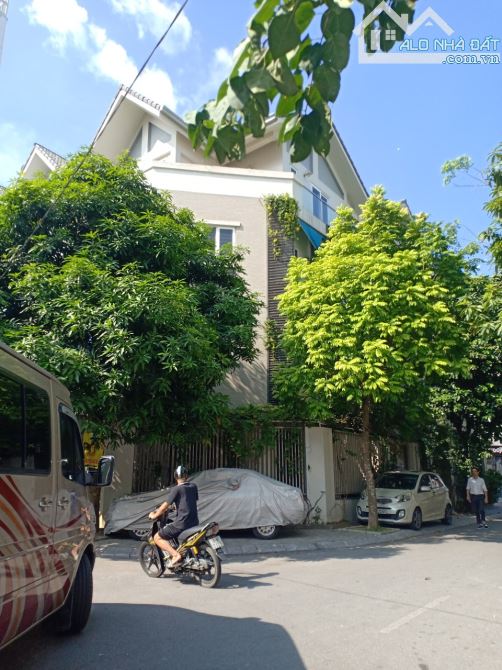 Cho thuê (CẢ NHÀ)Liền kề  Trần Kim Xuyến-Trung Hòa,Dt 70m2,4 tầng+1 hầm, Mt:7m,Giá 23tr/th - 2