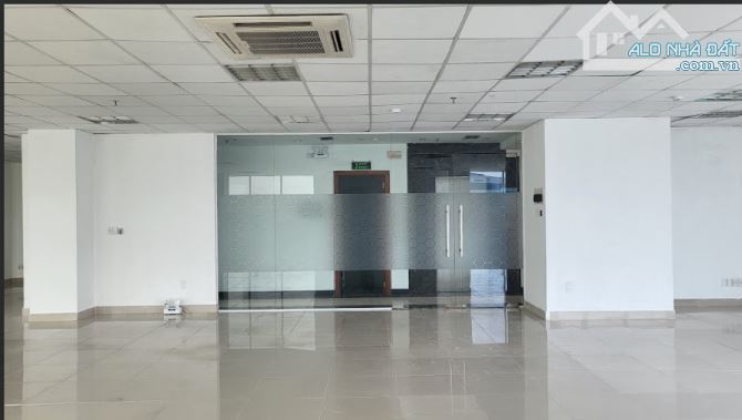 cho thuê văn phòng đường Ung Văn Khiêm Phường 25 Quận Bình Thạnh DT 130m2 giá 30 triệu/th - 2