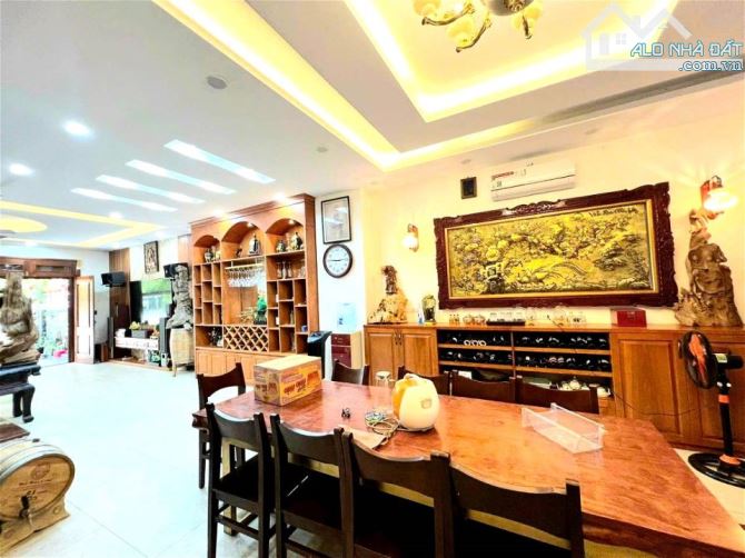 Bán nhà phân lô ngõ 2 Giảng Võ 61m2, xây 5 tầng, mặt tiền 5,6m, view vườn hoa, Giá 29 tỷ