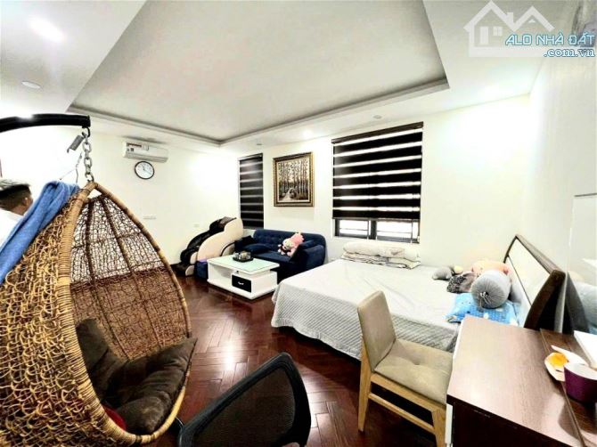 Bán nhà phân lô ngõ 2 Giảng Võ 61m2, xây 5 tầng, mặt tiền 5,6m, view vườn hoa, Giá 29 tỷ - 2