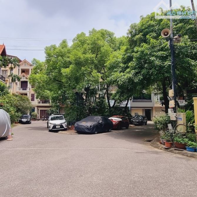Bán nhà phân lô ngõ 2 Giảng Võ 61m2, xây 5 tầng, mặt tiền 5,6m, view vườn hoa, Giá 29 tỷ - 4