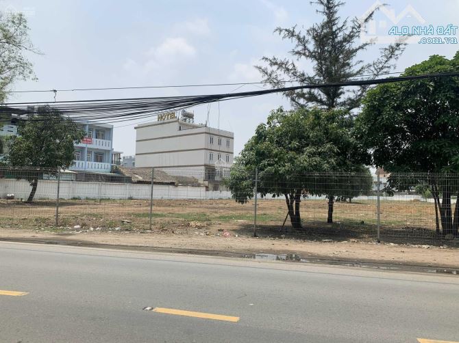 BÁN NHÀ ĐẤT MT NGUYỄN DUY TRINH, DT: 55M X 126M, 5.551M2, GIÁ 380 TỶ