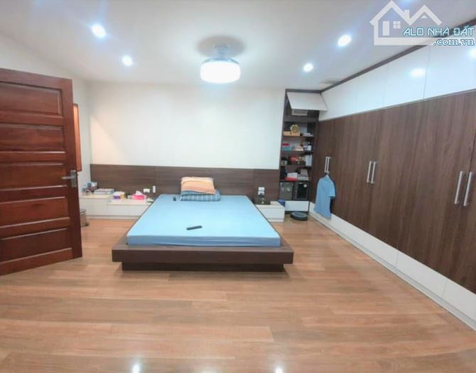 Bán Nhà Ngõ ô tô tránh KD đỉnh phố Nguyễn Công Hoan, 132m 5T MT khủng, Giá 29 tỷ.